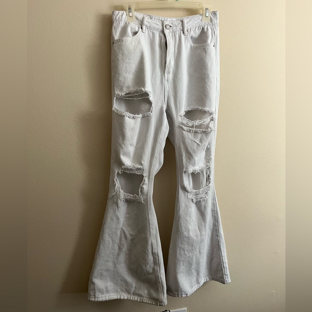 Missguided Distressed White Jeans - Picture 2 of 9
